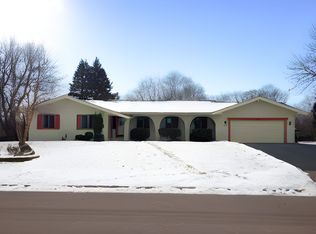2735 Fountain Ln N, Plymouth, MN 55447