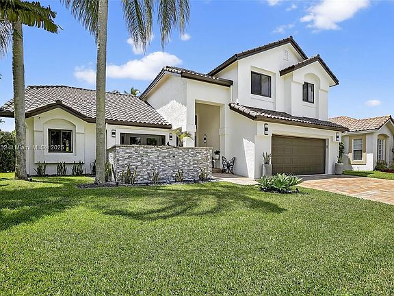 3rd image of 1154 Laguna Springs Dr