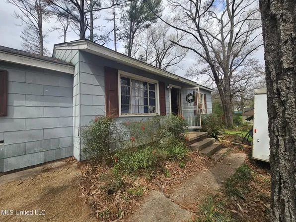 3515 Ridgecrest Dr, Jackson, MS 39212