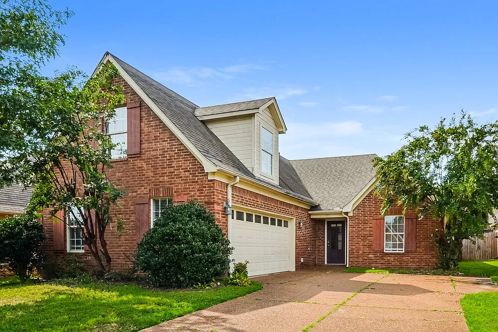 4 bed, 2.0 bath, 1833 sqft, $1,985 — Photo 4