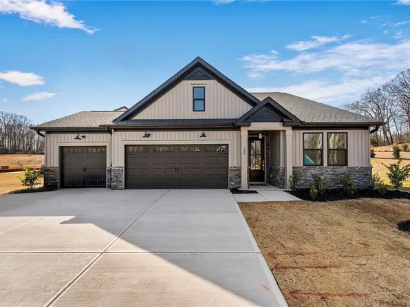 100 Saratoga Oaks St, Williamston, SC 29697