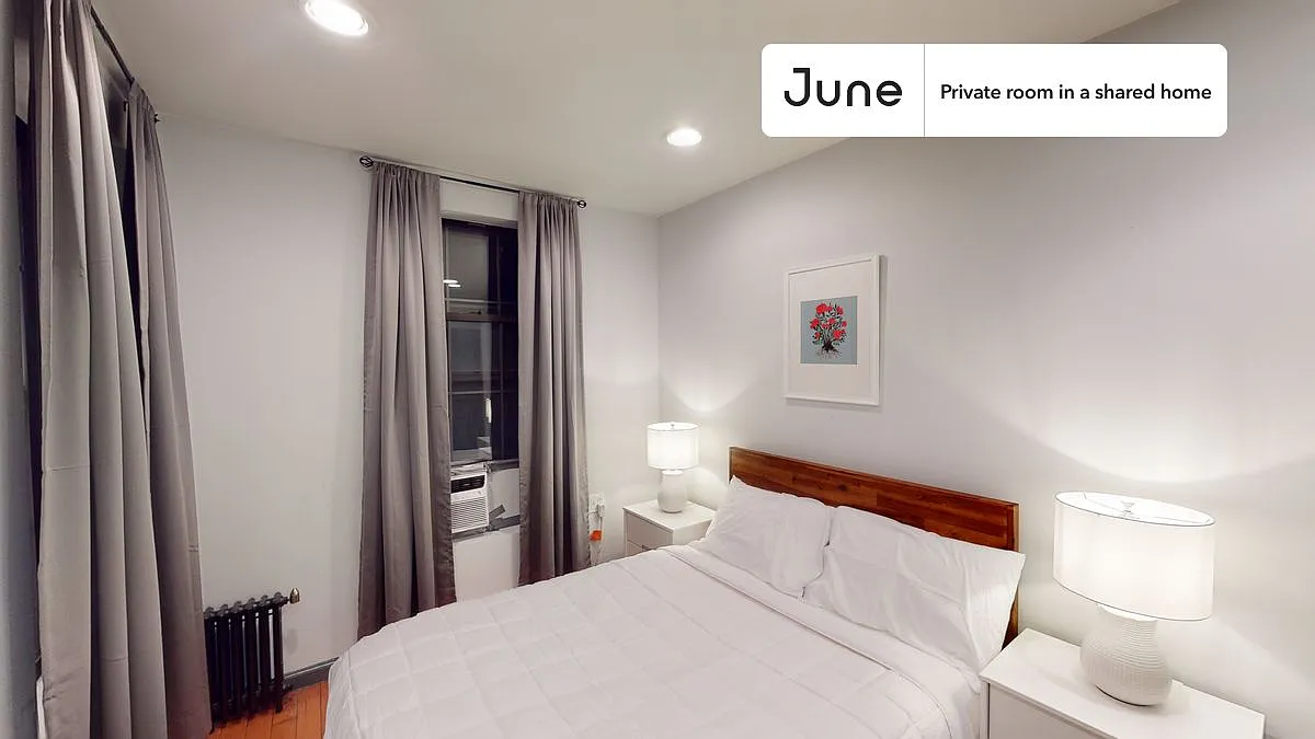 Queen bedroom in 3 bed/1 bath home in East Village #562 B — Photo 2