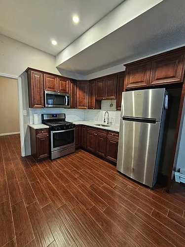 1053 Rensselaer Ave #B Photo 1