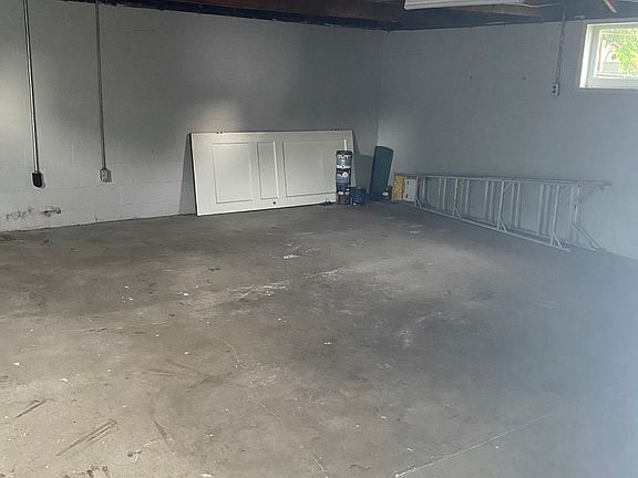 3rd image of 58 Jay St