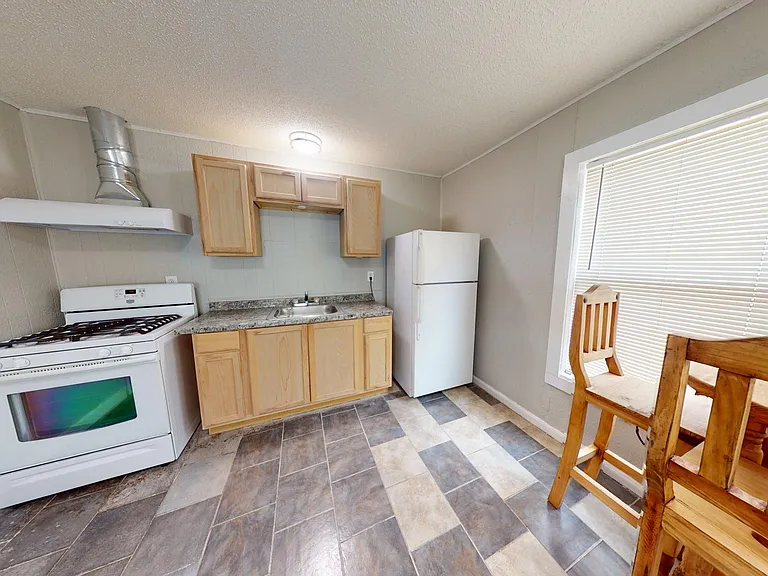 311 S Oak St #311 — Photo 2