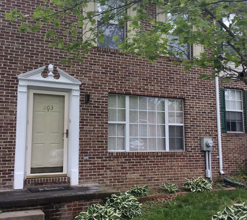 1st image of 203 Waterford Ln