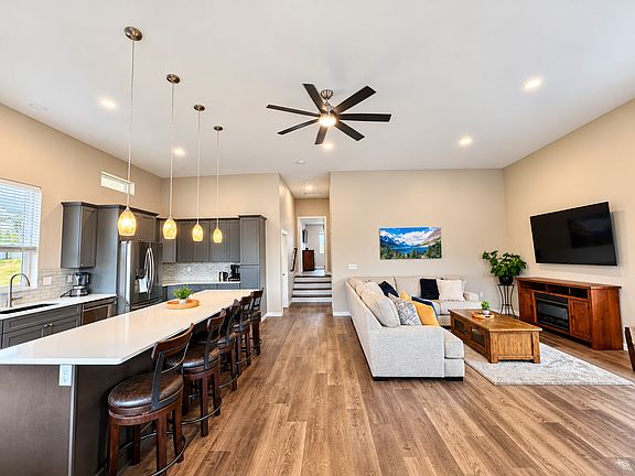 3rd image of 698 E Anchor Way