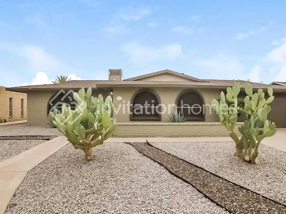 4454 N 105th Ave