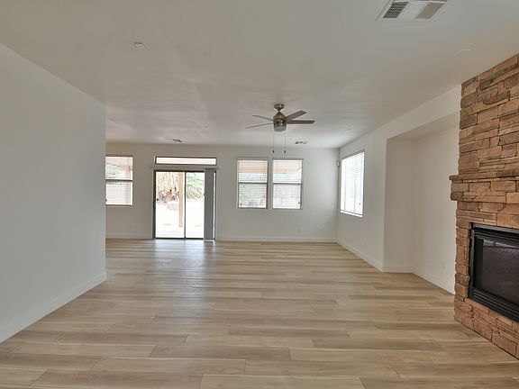 4th image of 681 Summit Valley Ln