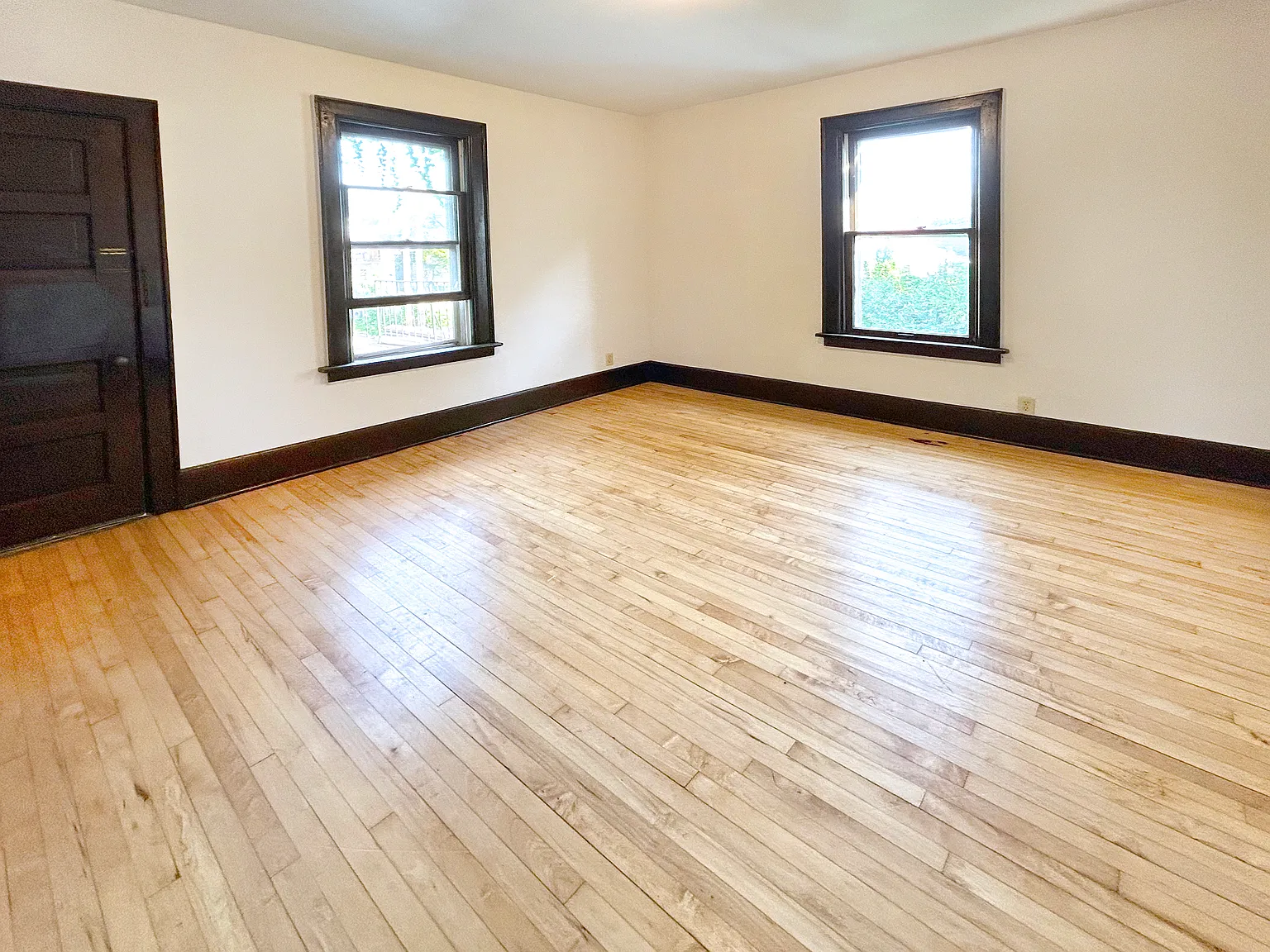 2 bed, 1000 sqft, $1,300 — Photo 4