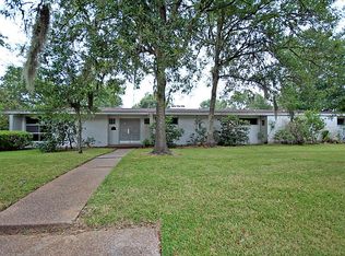 1900 Southwood Dr, Baytown, TX 77520