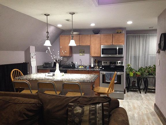 Lovely Modern Kitchen with Granite & Recessed Lights