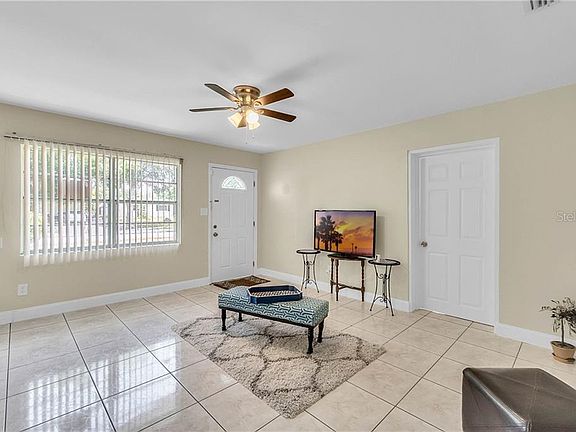 5th image of 6103 Harcourt Ave