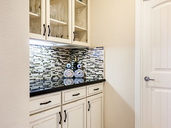 5th image of 5134 Arlington Way