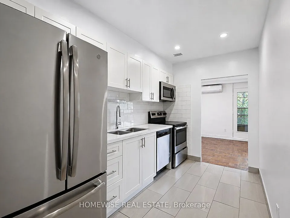 2500 Bathurst St #401