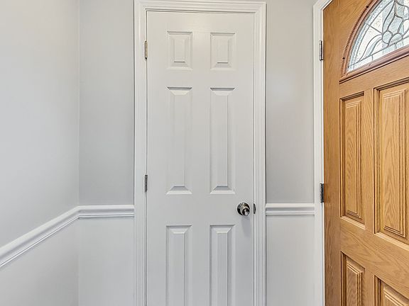 3rd image of 295 Prairie Ave