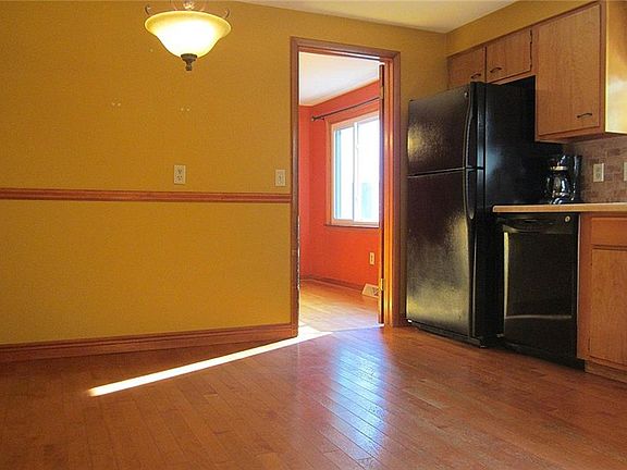 3rd image of 311 Jewell Dr