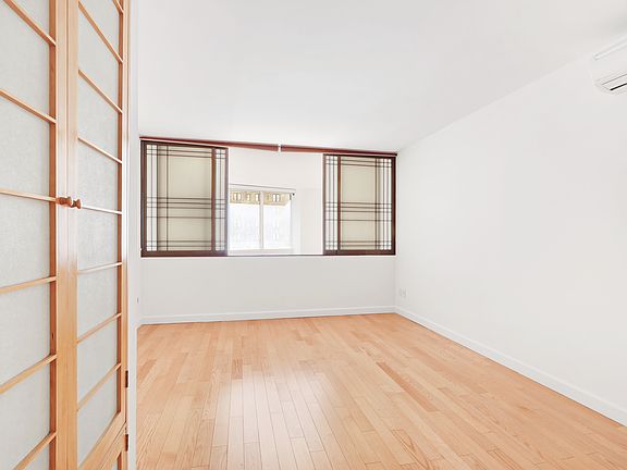 5th image of 201 W 72nd St APT 4O