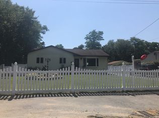 88 Amityville St, Islip Terrace, NY 11752