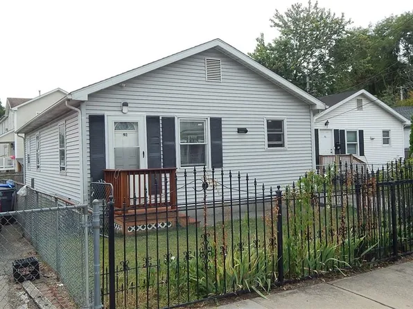 92 Hamlin St, Providence, RI 02907