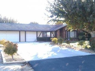 12295 Indian River Dr, Apple Valley, CA 92308