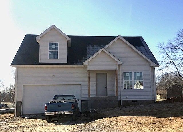 1st image of 102 Canyon Pl