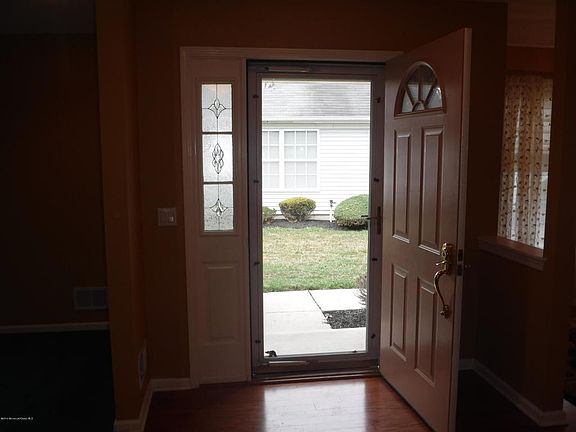 4th image of 2857 Lenox St