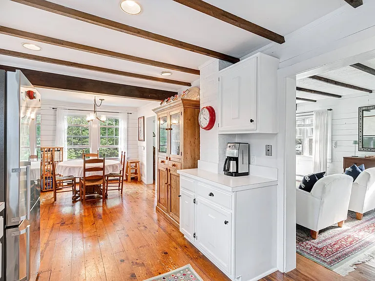 32 Sag Harbor Tpke — Photo 9