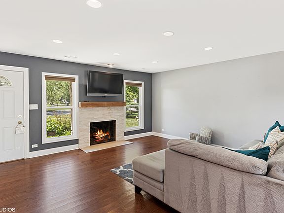 5th image of 28 E Heatherlea Dr