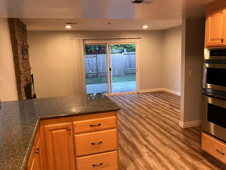 223 Chestnut Ct — Photo 12