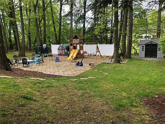 4th image of 233 Thornwood Dr