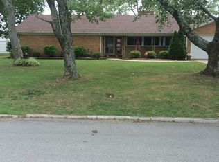 200 Parkes Ave, Lawrenceburg, TN 38464
