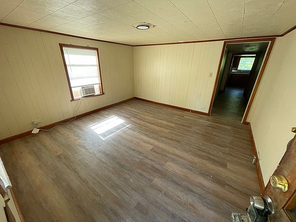 4th image of 804 W 44th St