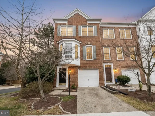 2546 Terra Cotta Cir, Herndon, VA 20171