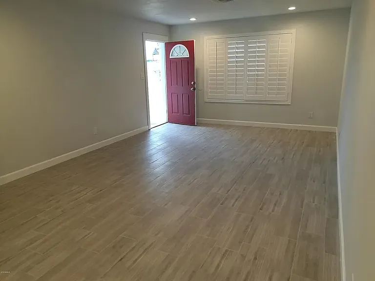 1905 E Del Rio Dr — Photo 4