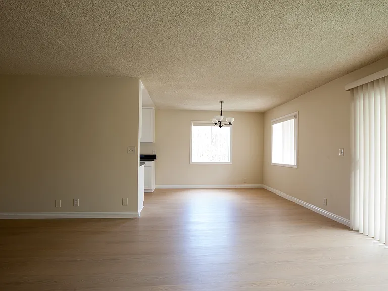 Coldwater Canyon Apartments — Photo 10