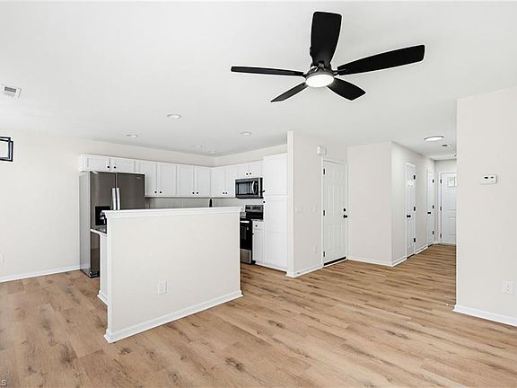 5th image of 116 Goldfinch Ave
