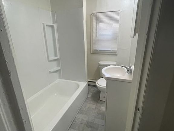 5th image of 729 W Lafayette St #2