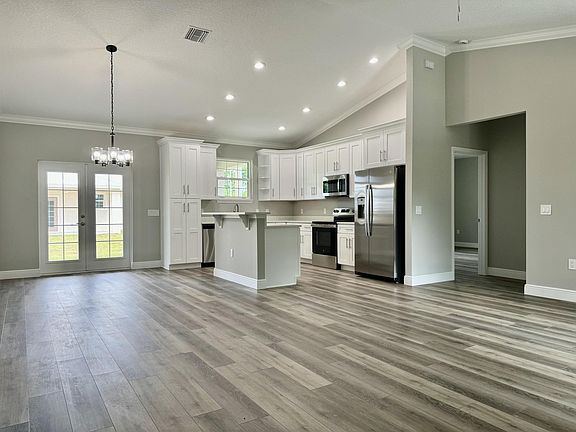 3rd image of 528 SE 35th Terrace