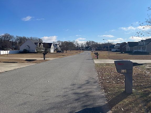 5th image of 102 Ashworth Dr