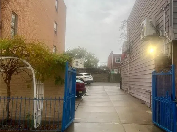 820 49th St, Brooklyn, NY 11220