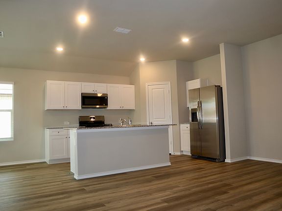 4th image of 5552 Rollins Dr