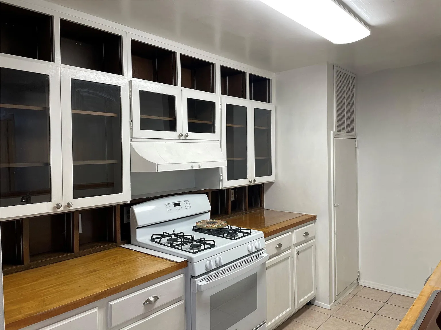 1 bed, 2.0 bath, 20100 sqft, $1,550 — Photo 4