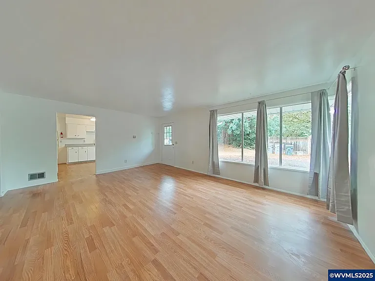 1120 SW 35th St — Photo 1
