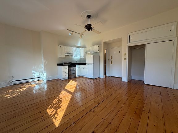 3rd image of 15 Symphony Rd APT 6