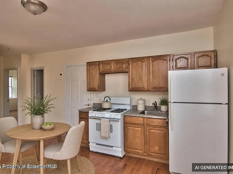 533 Quincy Ave — Photo 23