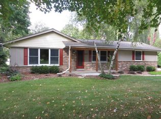 W355N6091 Schooner Ct, Oconomowoc, WI