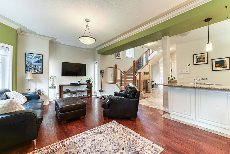Calgary Townhouse for rent - 3 Bedrooms — photo 2