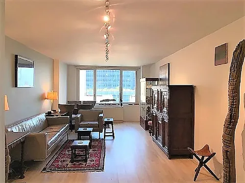 322 W 57th St Photo 1