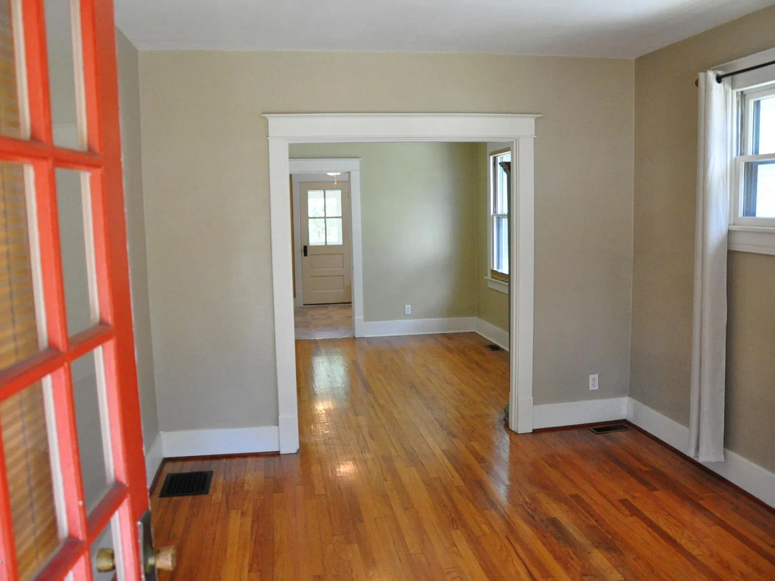 2 bed, 1.0 bath, 850 sqft, $1,495 — Photo 3